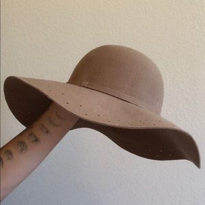 Floppy felt hat